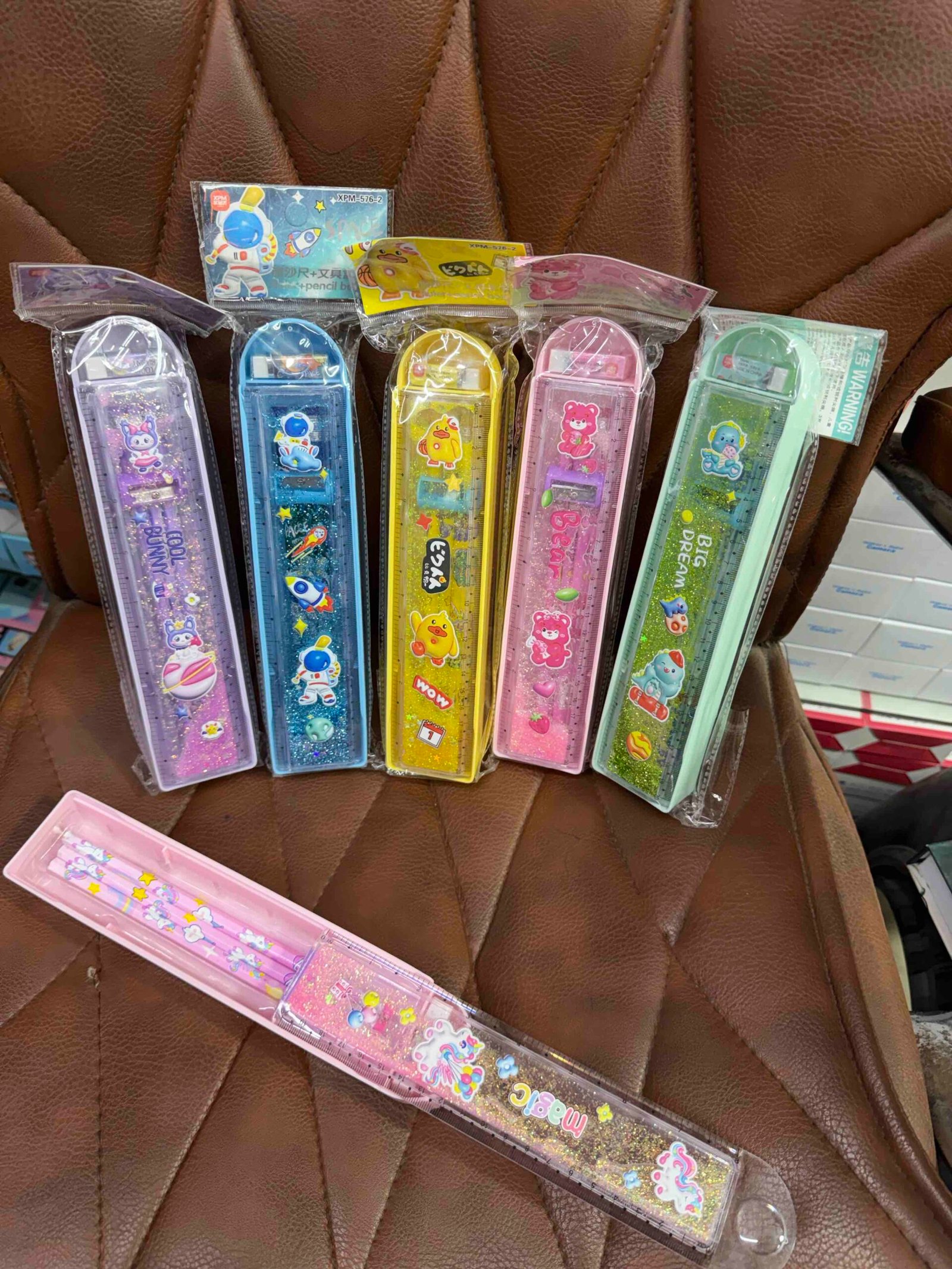 Stationery set with water glitter box